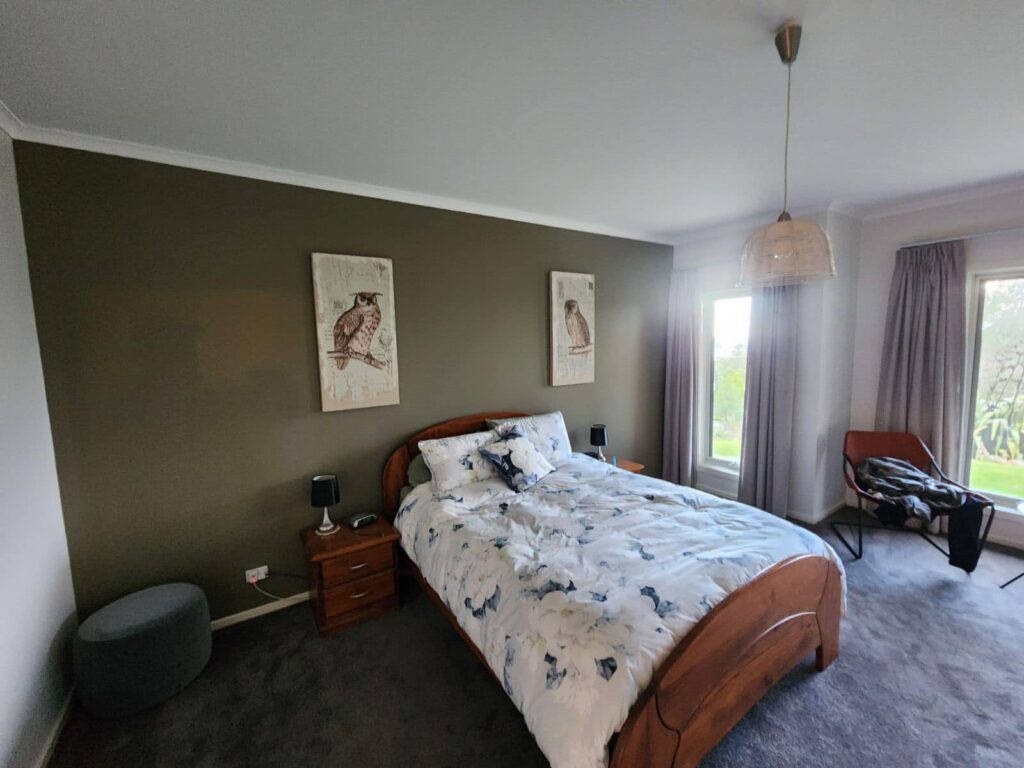 Personalised Painting Solutions locatedin Croydon, Victoria, painted the interior of a bedroom with a green feature wall